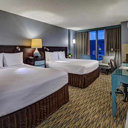 โรงแรมคราวน์ พลาซา เกลน เอลลิน/ลอมบาร์ด Glen Ellyn ภายนอก รูปภาพ